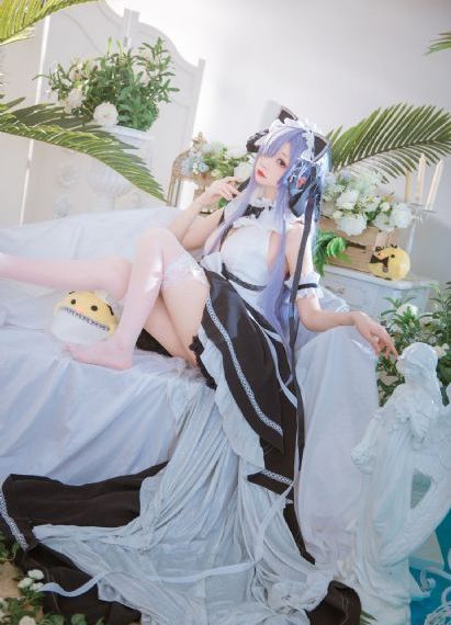 一个女
